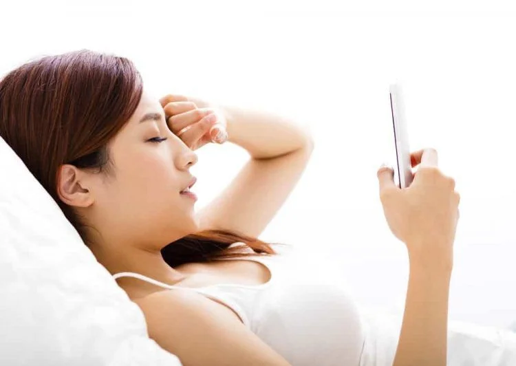 Giảm thị lực sau sinh, nguyên nhân do đâu?